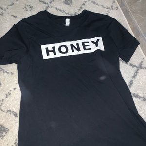 Black t shirt that says honey
